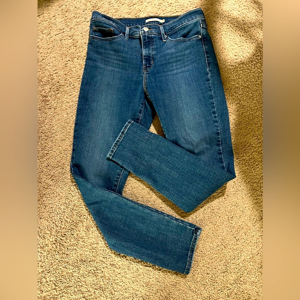 Women’s Levi’s. Style 311 Shaping Skinny jeans. Inseam 28 inches. Clean, worn 2x